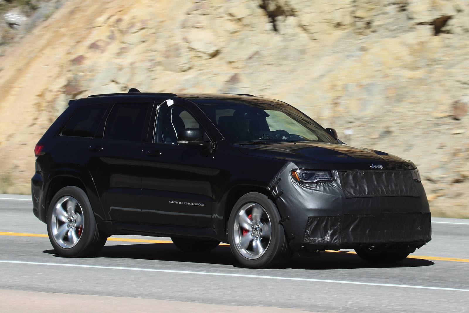 2018 Jeep Grand Cherokee SRT - последние шпионские снимки